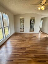 933 Mt Vernon Rd in Tunnel Hill, GA - Building Photo