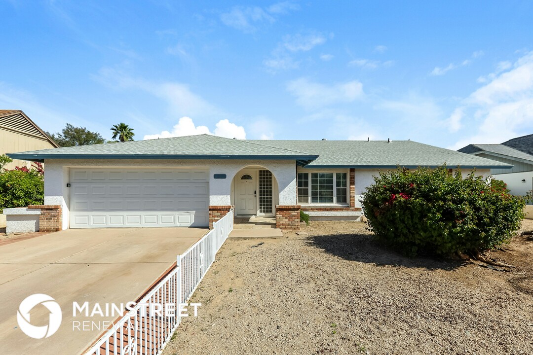 6202 W Sunnyside Dr in Glendale, AZ - Building Photo