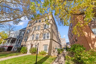 1934 W Estes Ave in Chicago, IL - Building Photo