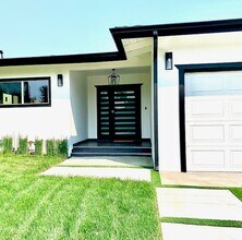 5630 Vantage Ave in Valley Village, CA - Foto de edificio - Building Photo