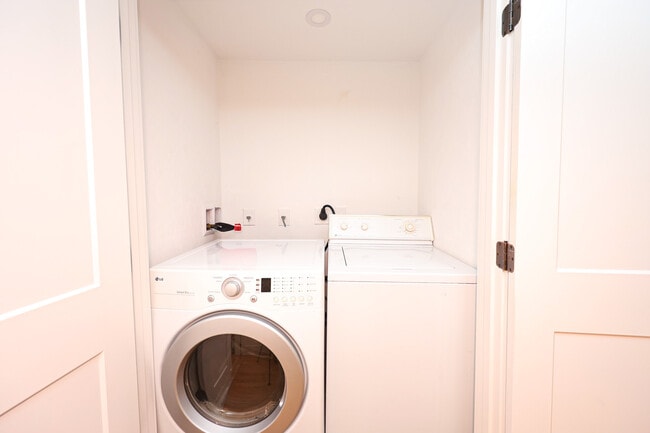 85 Oak St in Randolph, MA - Foto de edificio - Building Photo