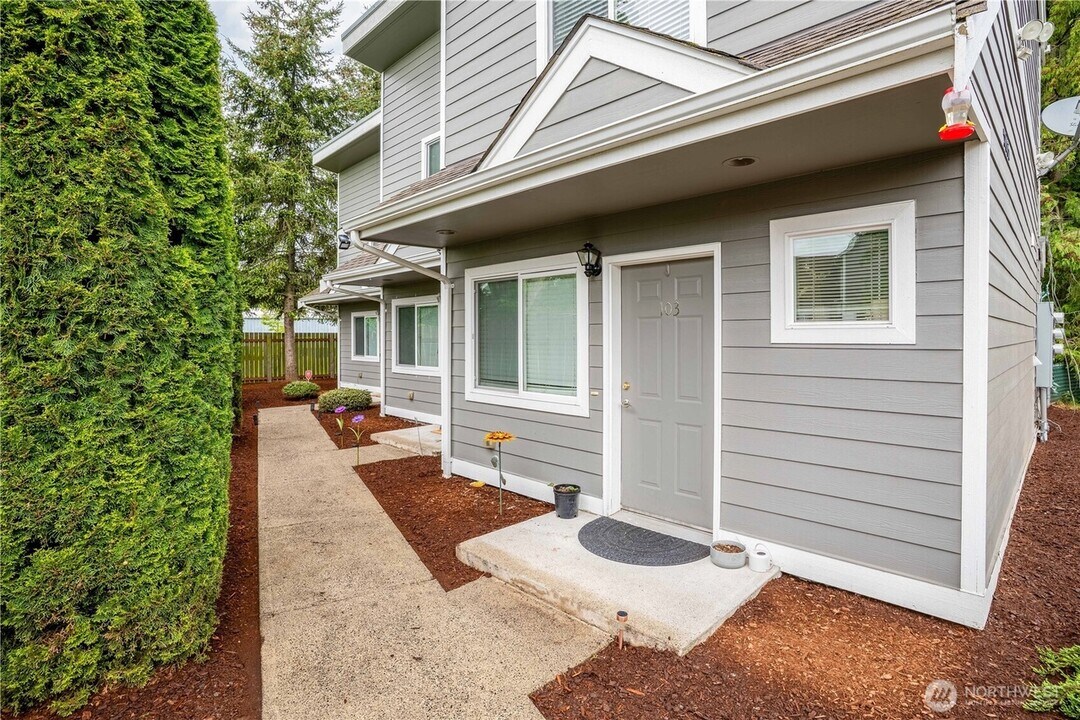 5863 Cedar Street, Unit 101 in Ferndale, WA - Building Photo