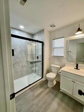 1010 Hummingbird Point Ln in Houston, TX - Foto de edificio - Building Photo