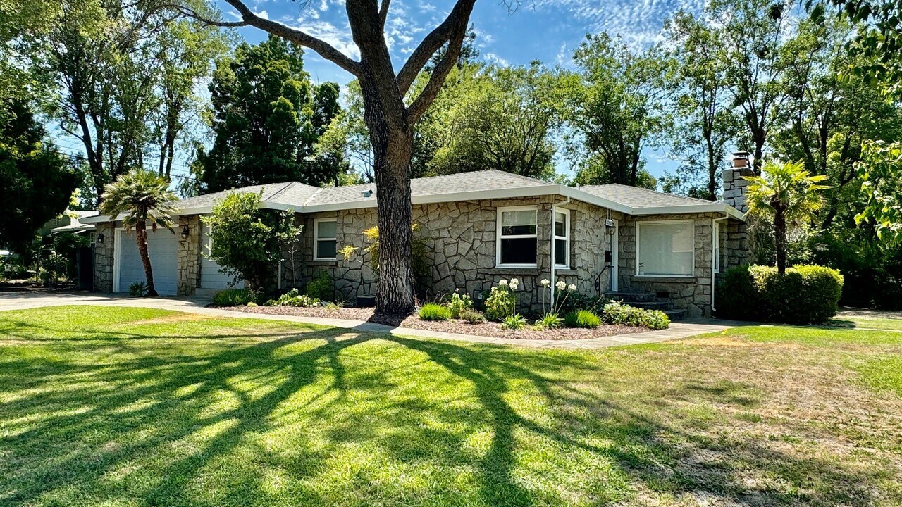 1260 Castec Dr in Sacramento, CA - Building Photo