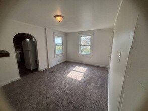 922 Vankirk St in Clairton, PA - Building Photo - Building Photo