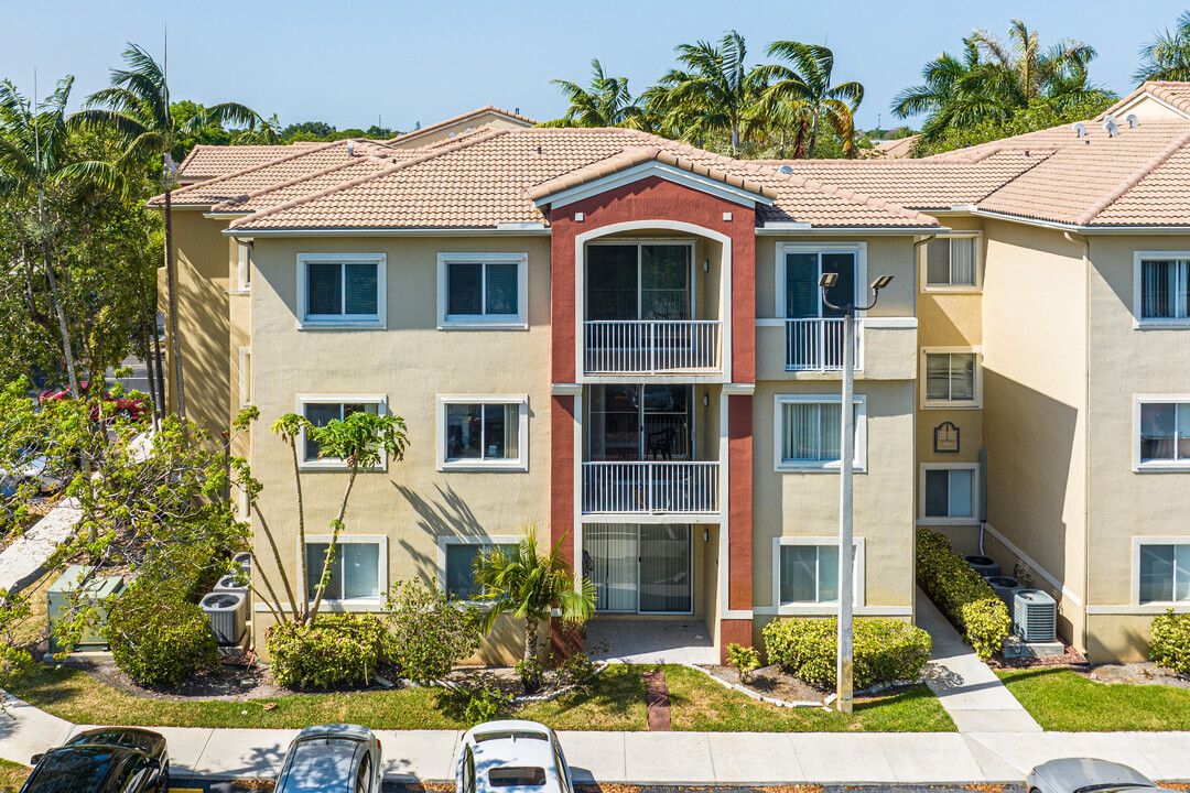 University Park Condominiums in Davie, FL - Building Photo