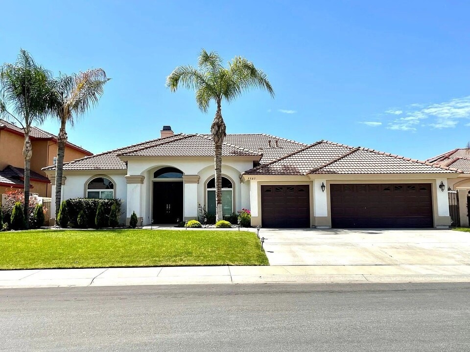 5507 Brigadoon Ln in Bakersfield, CA - Building Photo