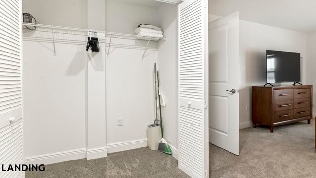 6029 W Irlo Bronson Memorial Hwy, Unit 3B-215