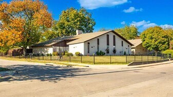 13351 Kit Ln in Dallas, TX - Building Photo