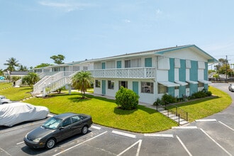 Lakeside Point Condominiums in Lake Worth, FL - Foto de edificio - Building Photo