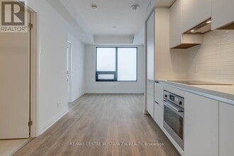 4015 The Exchange in Mississauga, ON - Building Photo - Building Photo