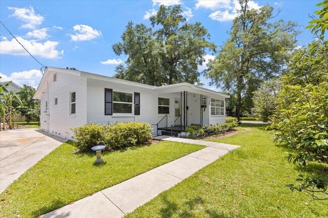 property at 219 W 7th Ave