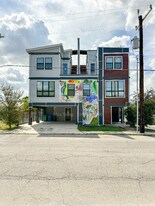 225 S Pine St in San Antonio, TX - Building Photo