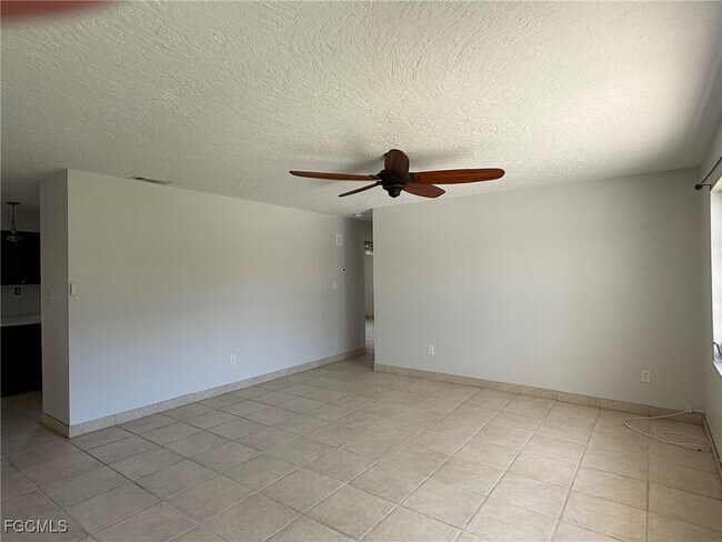 7440 Tropical Ln in Bokeelia, FL - Building Photo - Building Photo