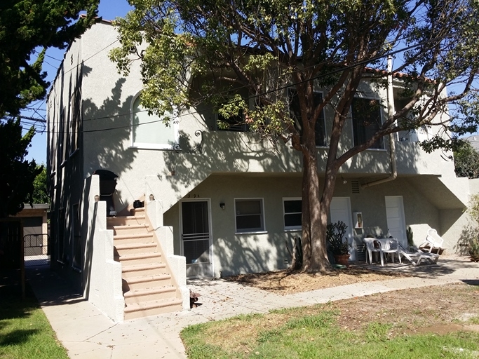 329 N Winnipeg Pl in Long Beach, CA - Building Photo