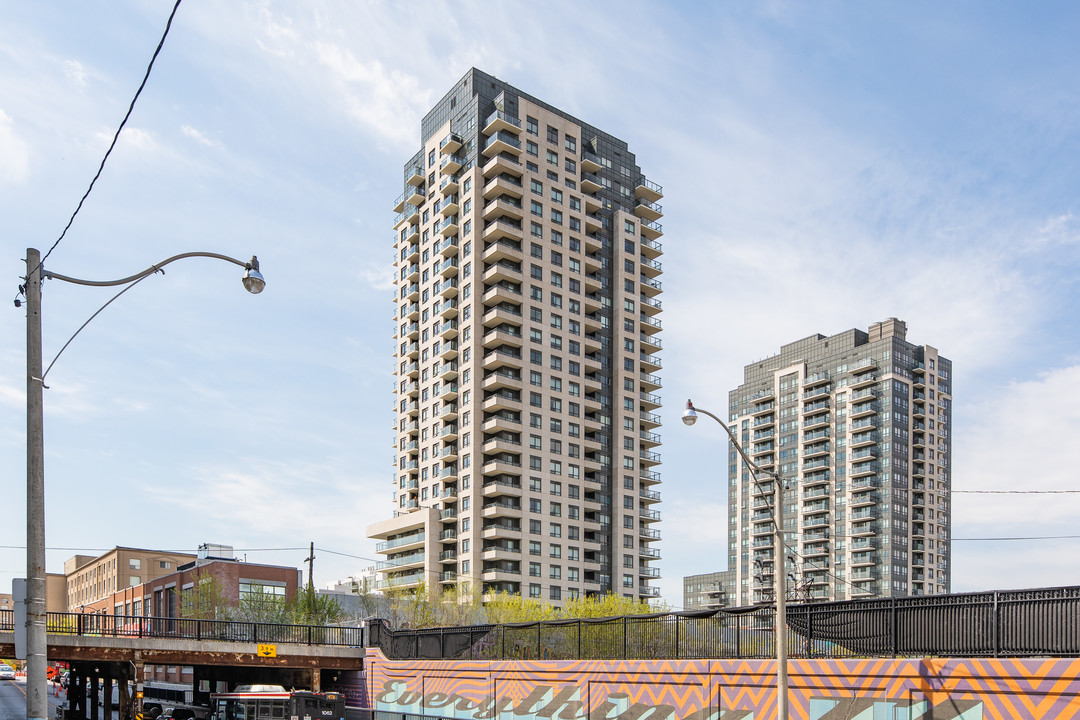 Fuse Condominiums Phase 1 in Toronto, ON - Building Photo