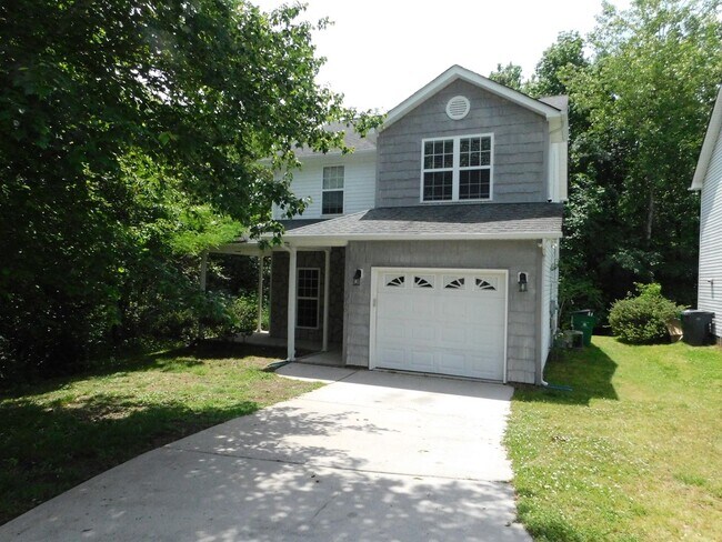 7916 Pebbleridge Dr in Charlotte, NC - Building Photo - Building Photo