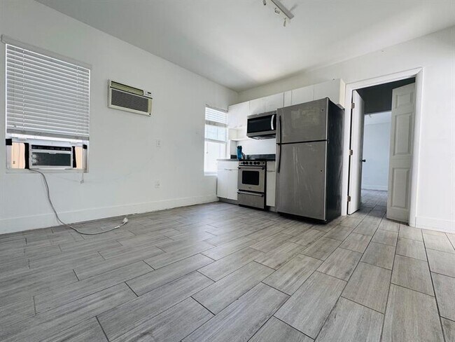 7910 Abbott Ave in Miami Beach, FL - Building Photo - Building Photo