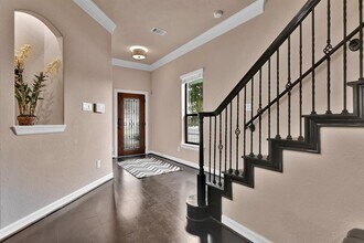 2725 King's Retreat Cir in Houston, TX - Foto de edificio - Building Photo