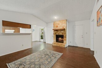 1218 Tartan Ln in Austin, TX - Building Photo - Building Photo