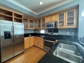 144 City Limits Cir, Unit 144 in Oakland, CA - Foto de edificio - Building Photo