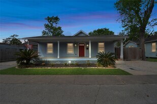 5705 Cochran St in Houston, TX - Building Photo