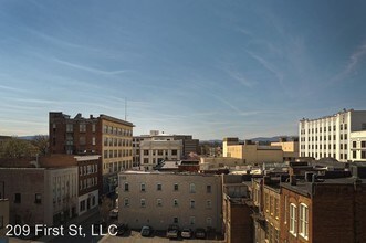 111 Kirk Ave SW in Roanoke, VA - Building Photo - Building Photo