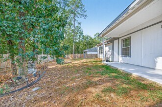 25106 Morgan Cemetery Rd in Cleveland, TX - Foto de edificio - Building Photo