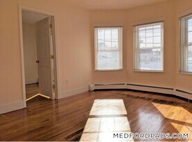 94 Spring St in Medford, MA - Building Photo