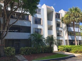 10854 N Kendall Dr in Miami, FL - Building Photo