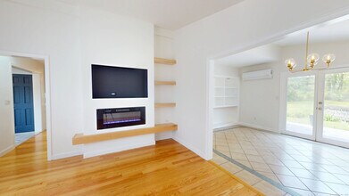 10 Herster Dr in East Lyme, CT - Building Photo - Building Photo