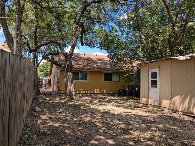 1213 Dobie Dr in Austin, TX - Building Photo - Building Photo