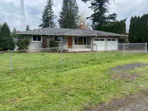 21929 SE Ankeny St in Gresham, OR - Foto de edificio - Building Photo