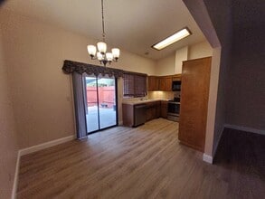 4305 Planz Rd in Bakersfield, CA - Building Photo - Building Photo