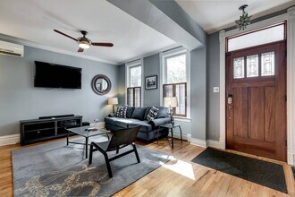 2125 N Winchester Ave in Chicago, IL - Building Photo - Building Photo