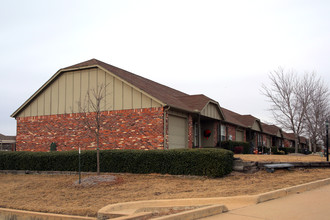 Pioneer Villa in Jenks, OK - Building Photo - Building Photo