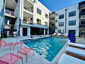 3101 Govalle Ave-Unit -Unit 307 in Austin, TX - Building Photo - Building Photo