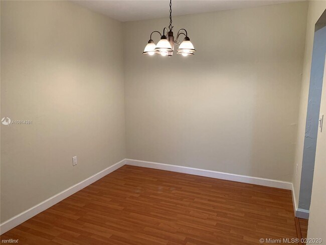 7851 Miller Dr in Miami, FL - Building Photo - Building Photo