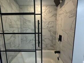 2430 N Southport Ave, Unit 2R in Chicago, IL - Building Photo - Building Photo