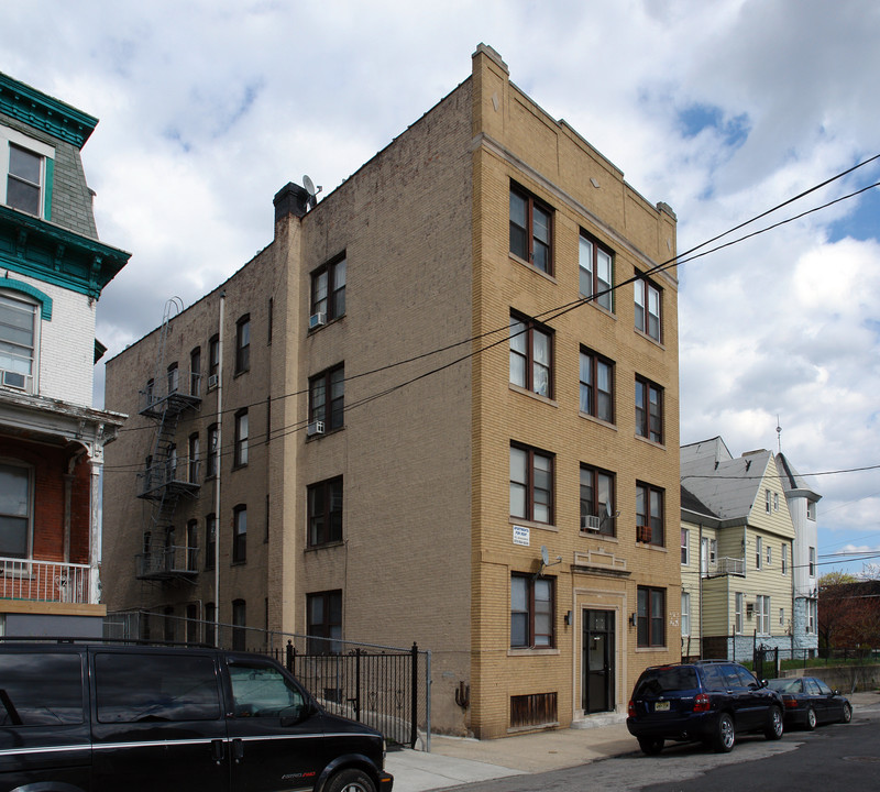 54-56 Linden Ave in Jersey City, NJ - Building Photo