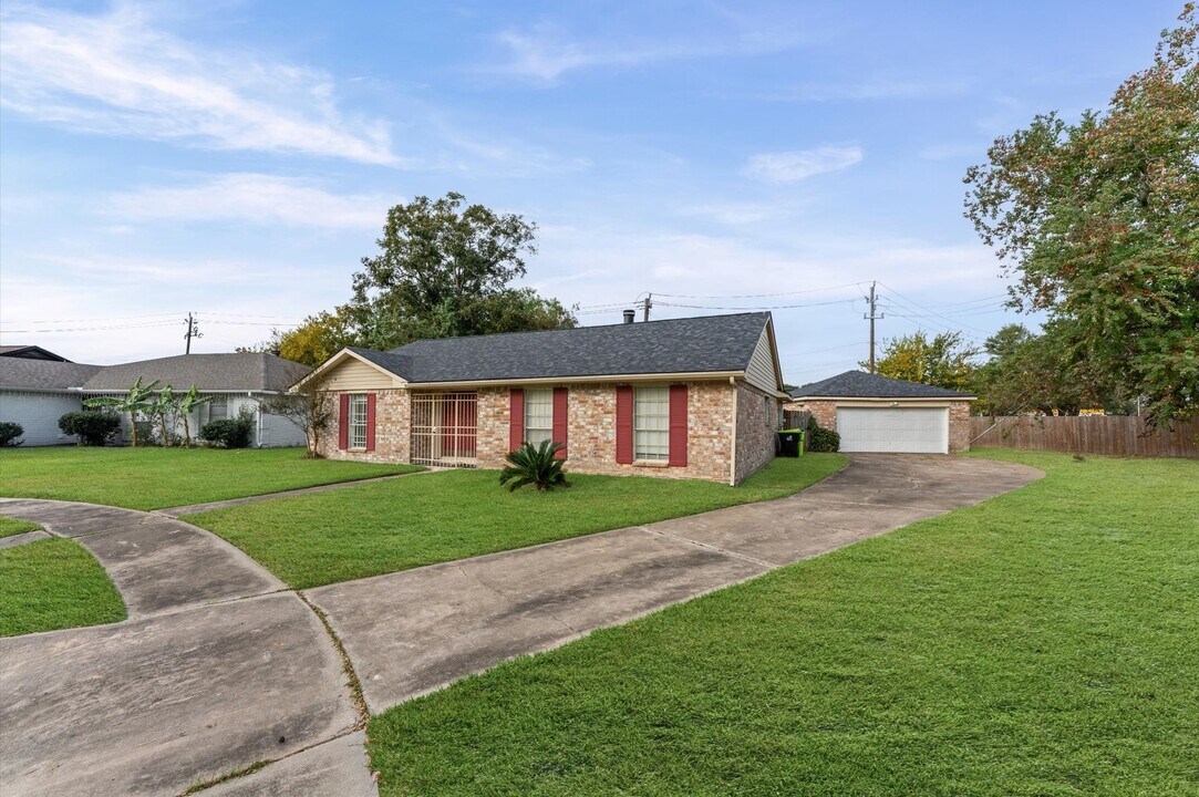 1502 Ashmore Dr in Missouri City, TX - Building Photo