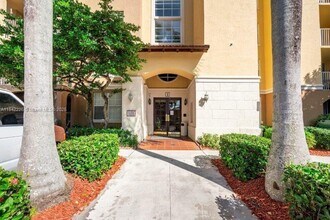 19999 E Country Club Dr in Aventura, FL - Building Photo - Building Photo