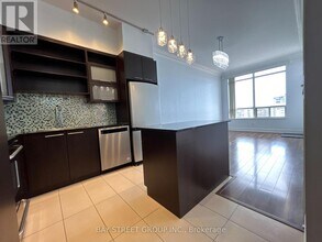 39-UP39 Galleria Pkwy in Markham, ON - Building Photo - Building Photo
