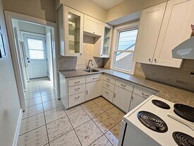 70 Belview Ave in Hamilton, ON - Building Photo