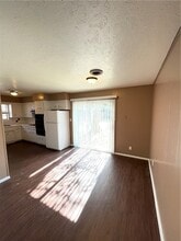 1909 Theodore Dr in Springdale, AR - Foto de edificio - Building Photo