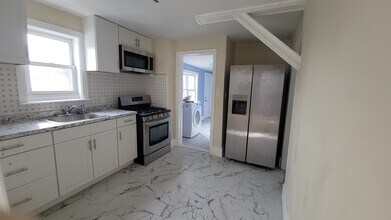 222 Snyder St, Unit #2 in Orange, NJ - Building Photo - Building Photo