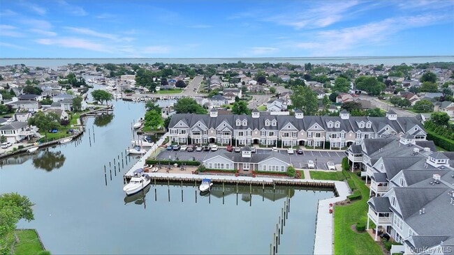 36 Nicole Ct in Copiague, NY - Building Photo - Building Photo