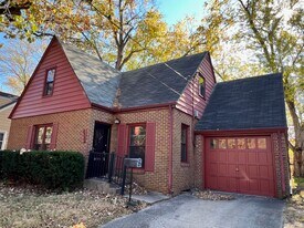 4322 Northwest Dr in Des Moines, IA - Building Photo