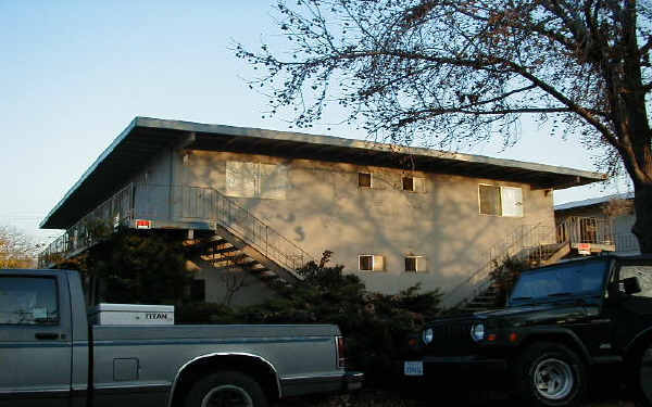 1104 Roewill Dr in San Jose, CA - Foto de edificio - Building Photo