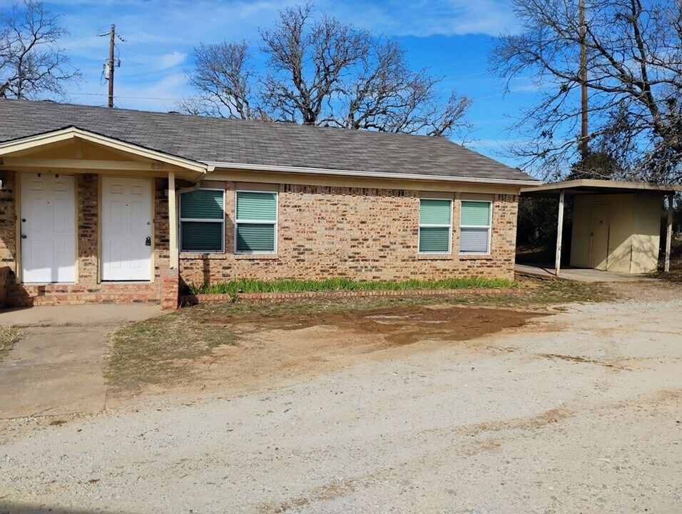 857-859 Meadowlark Cir in Granbury, TX - Building Photo